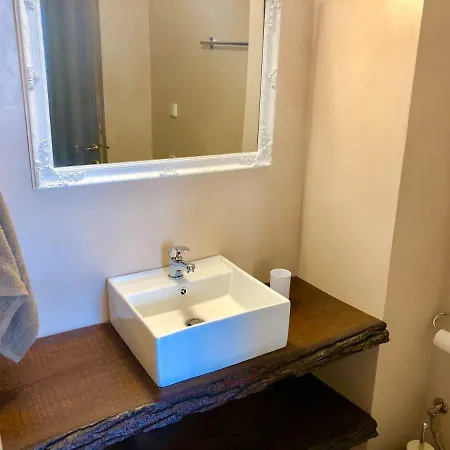 Bekos Traditional House شقة