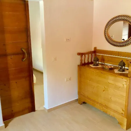 Апартаменты Bekos Traditional House *